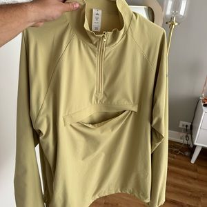 Alo long sleeve half zip with pouch